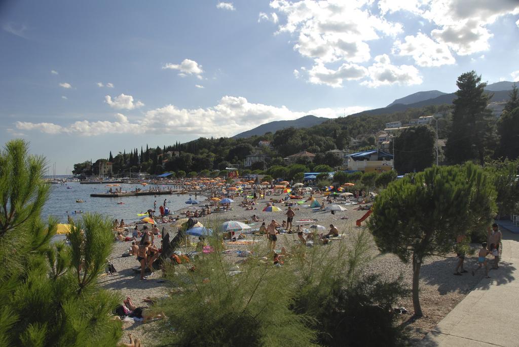 Apartment Sea Garden Ičići Esterno foto