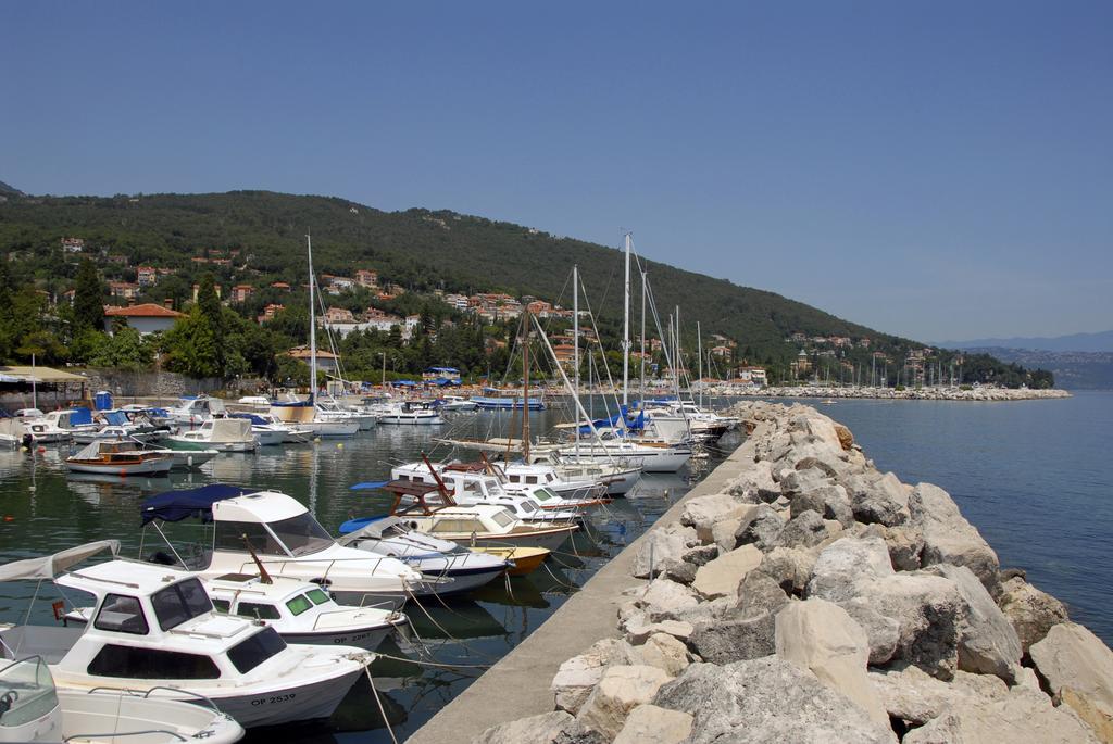 Apartment Sea Garden Ičići Esterno foto